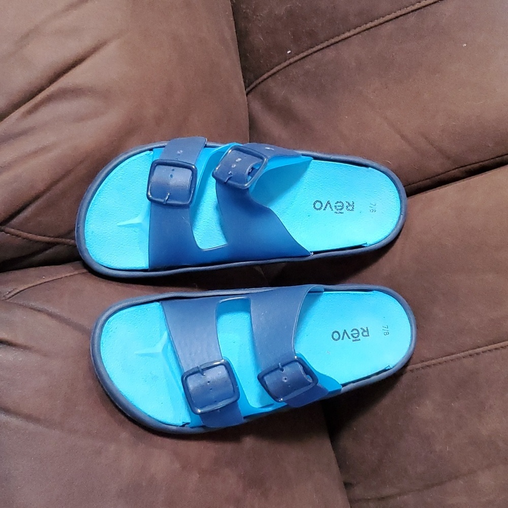 CURATED BY RUA'H KIBRIYA: Thick Blue Flexible Plastic Water-Friendly Sandals